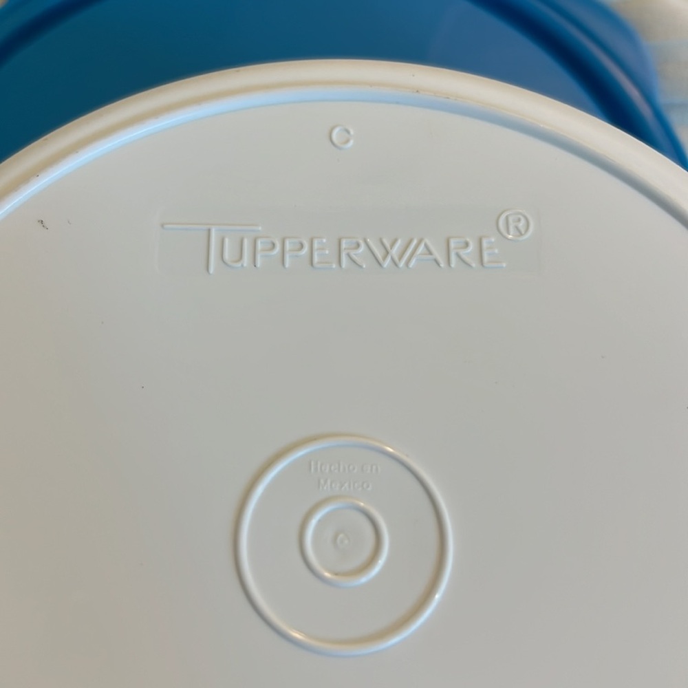 Mickey Mouse Tupperware container - Picture 5 of 5
